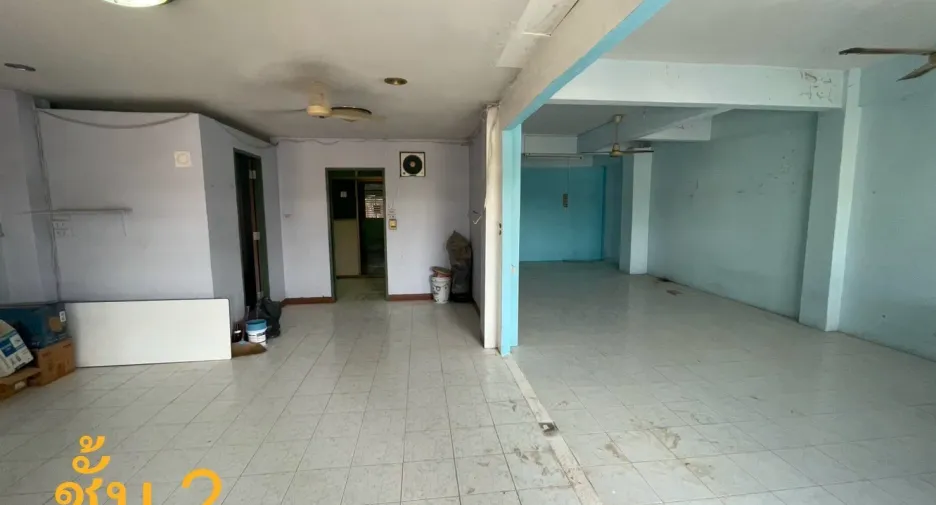 Local comercial en venta de 7 habitaciones en Khlong Sam Wa, Bangkok
