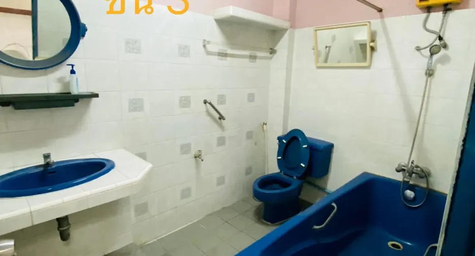 Local comercial en venta de 7 habitaciones en Khlong Sam Wa, Bangkok
