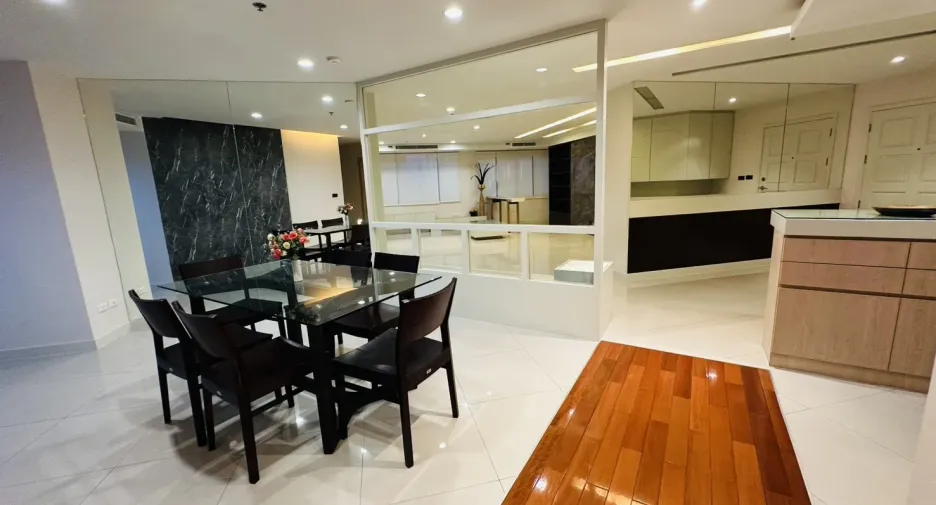 For sale 3 bedrooms condo in Watthana, Bangkok