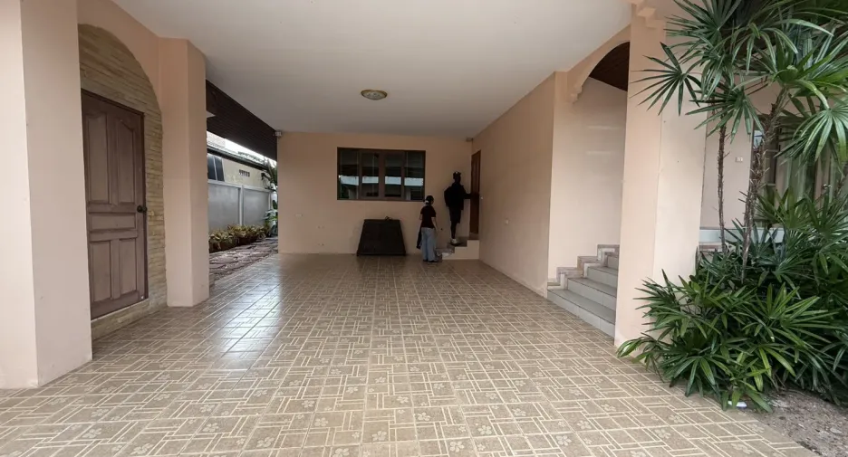 Villa en venta y en alquiler de 4 habitaciones en Huay Yai, Pattaya
