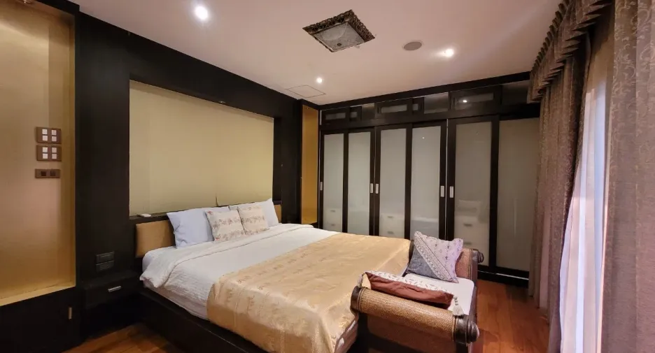 Villa en venta y en alquiler de 4 habitaciones en Huay Yai, Pattaya