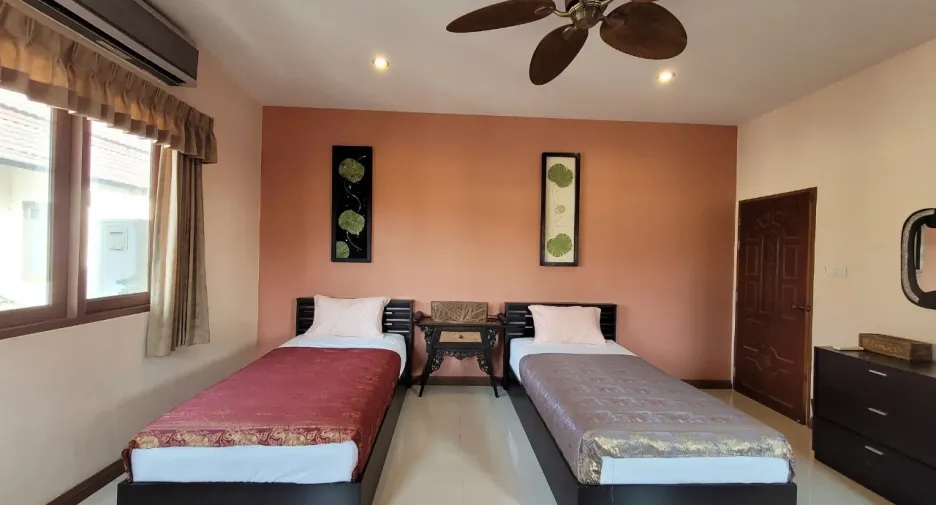 Villa en venta y en alquiler de 4 habitaciones en Huay Yai, Pattaya