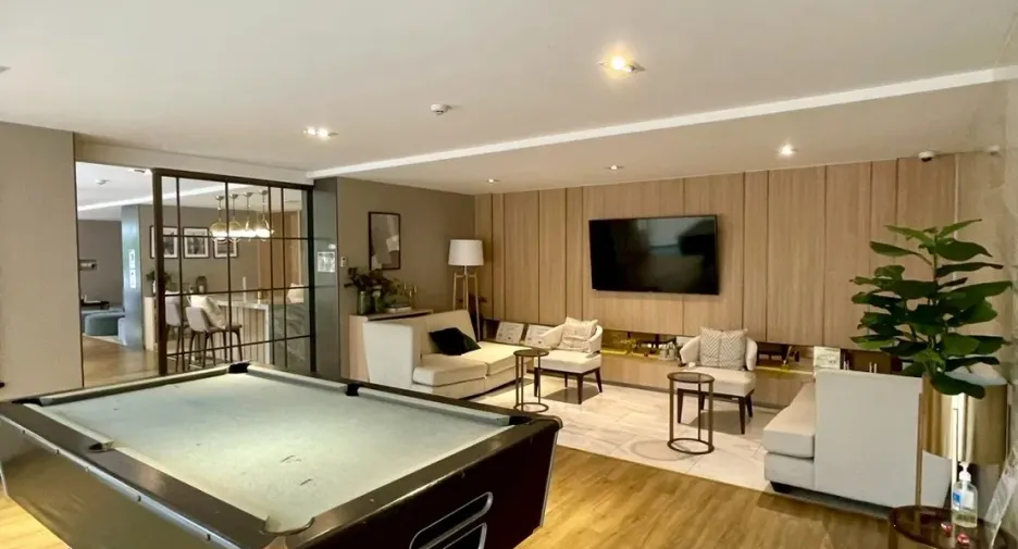 For sale 1 bed condo 