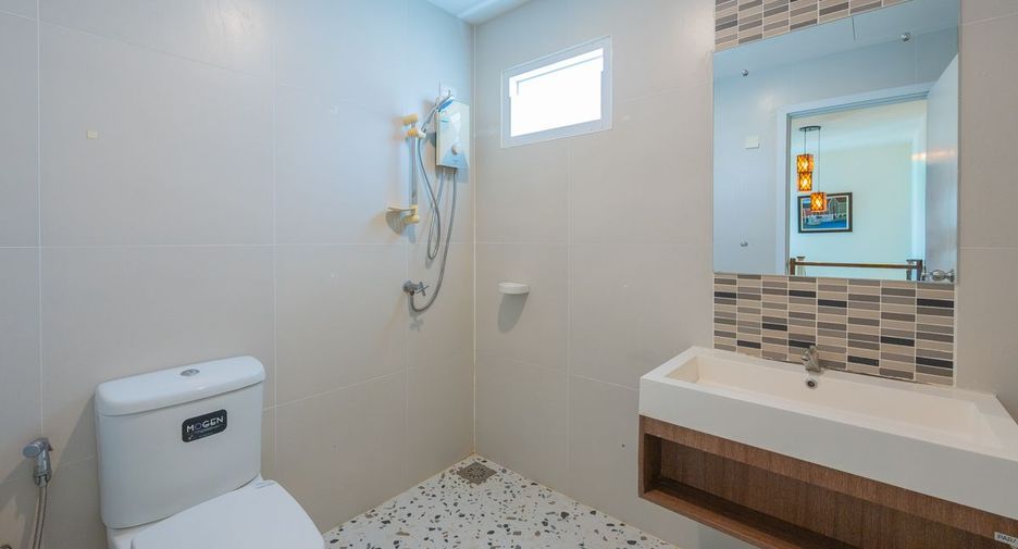 Haus zur Miete mit 3 Zimmer in Bang Lamung, Chonburi