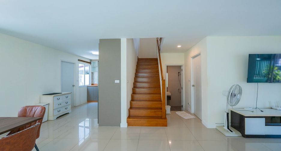 Haus zur Miete mit 3 Zimmer in Bang Lamung, Chonburi