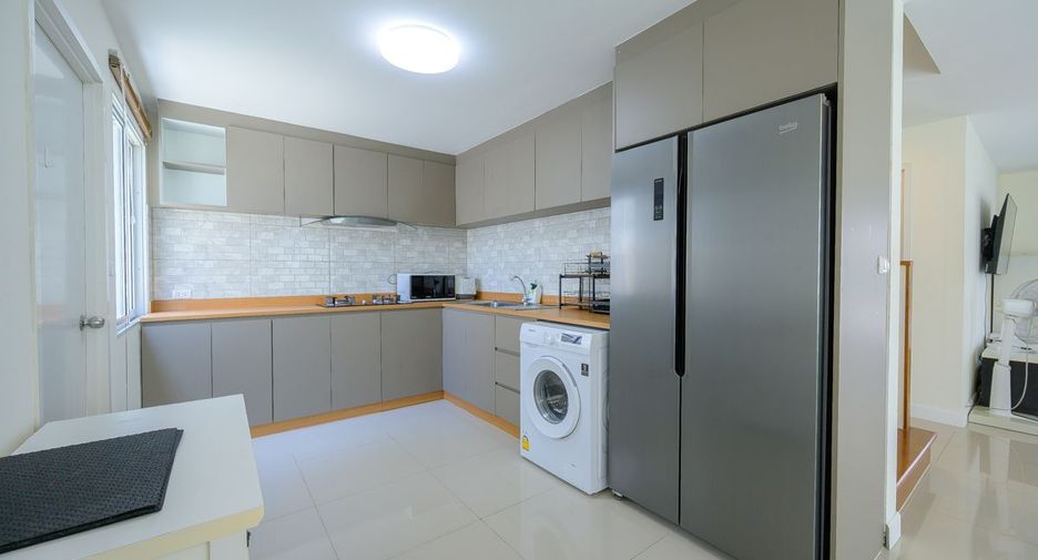 Haus zur Miete mit 3 Zimmer in Bang Lamung, Chonburi