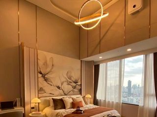 For sale 3 bedrooms condo in Huai Khwang, Bangkok