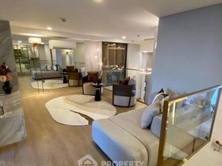 For sale 3 bedrooms condo in Huai Khwang, Bangkok