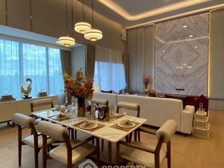 For sale 3 bedrooms condo in Huai Khwang, Bangkok