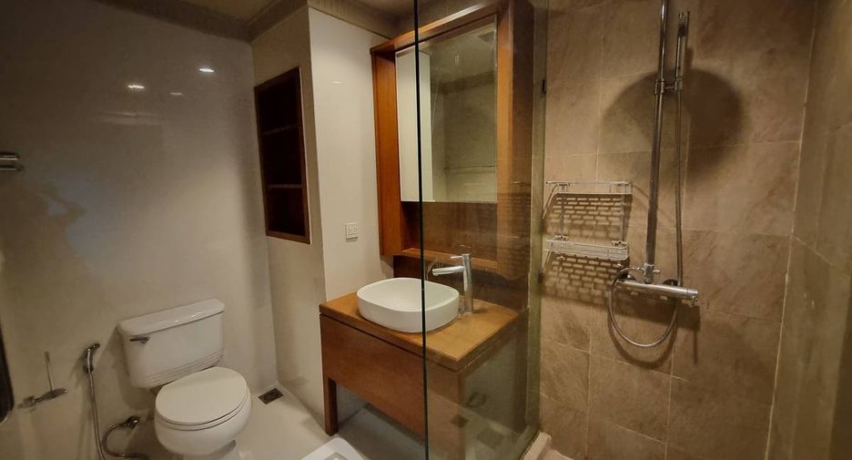 À louer 2 chambres condo à Pathum Wan, Bangkok