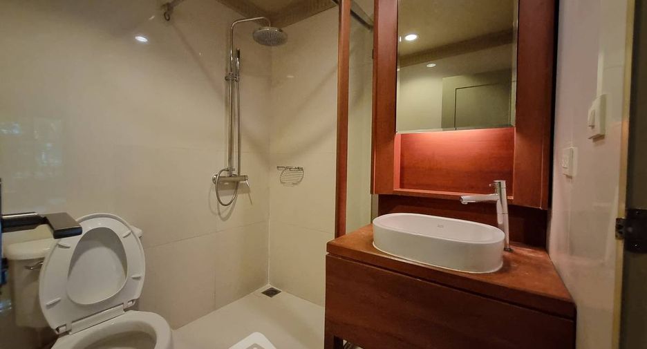 À louer 2 chambres condo à Pathum Wan, Bangkok
