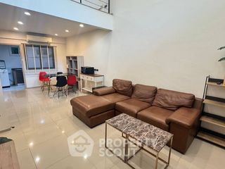 出租 4 卧室 联排别墅 在 Suan Luang, 曼谷