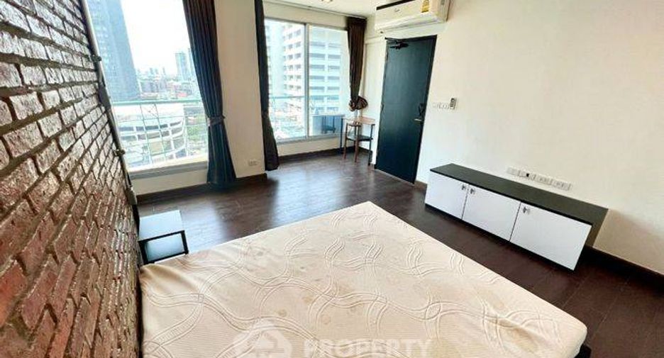 For rent 2 bedrooms condo in Sathon, Bangkok