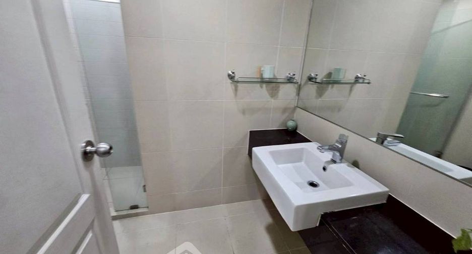 For rent 3 bedrooms condo 