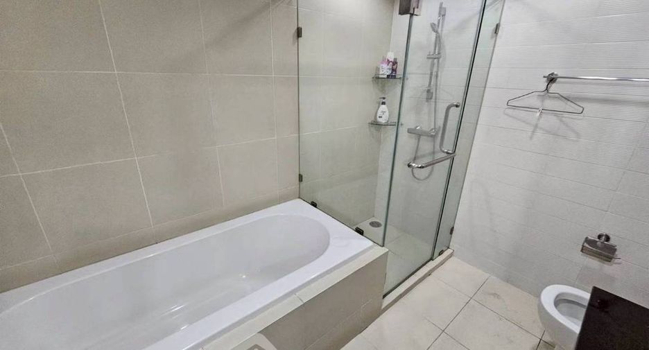 For rent 3 bedrooms condo 