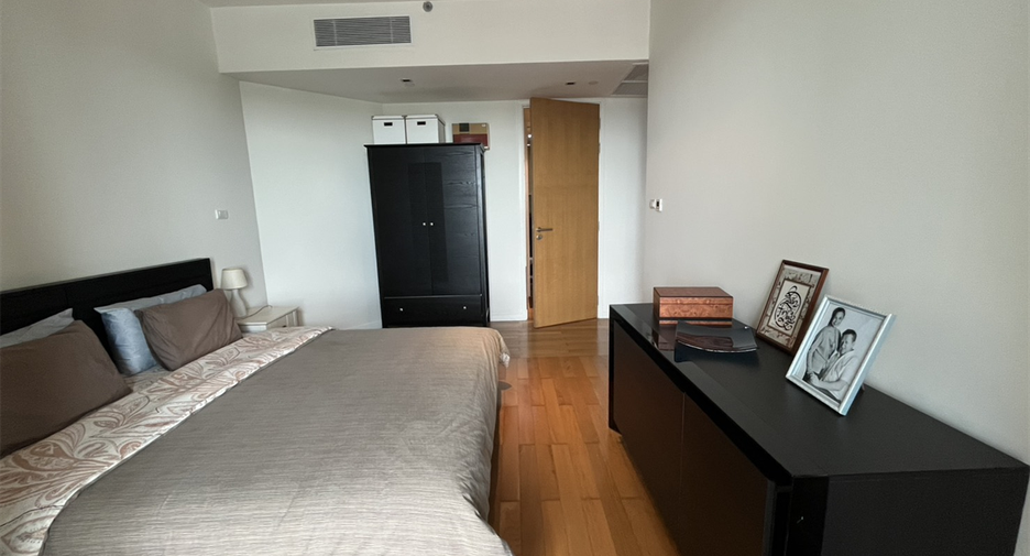 À vendre 2 chambres condo à Yan Nawa, Bangkok