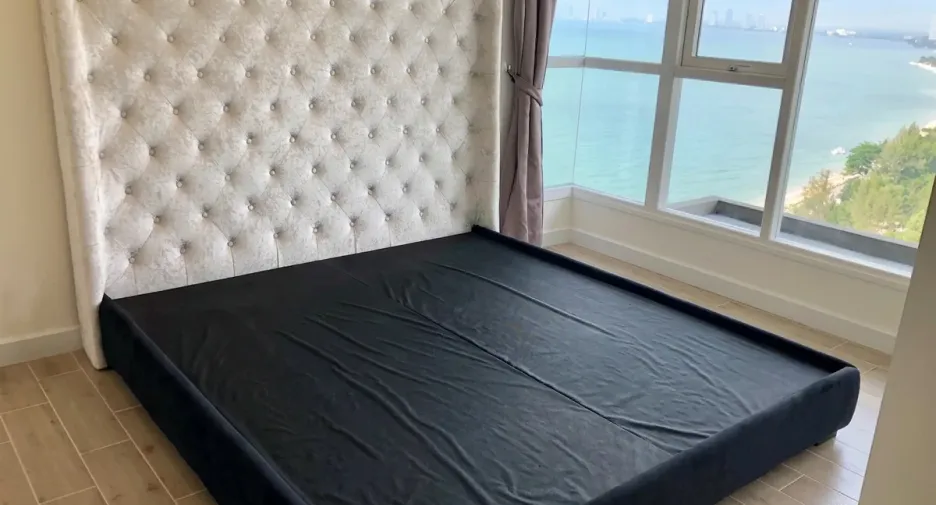 À louer et à vendre 2 chambres condo à Bang Saray, Pattaya