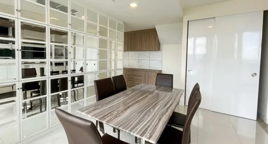 À louer et à vendre 3 chambres condo à Bang Saray, Pattaya
