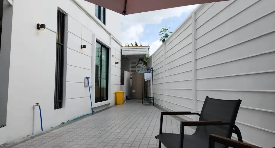 出租 3 卧室 独立屋 在 Suan Luang, 曼谷