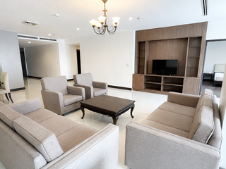 For rent 4 bedrooms condo in Watthana, Bangkok