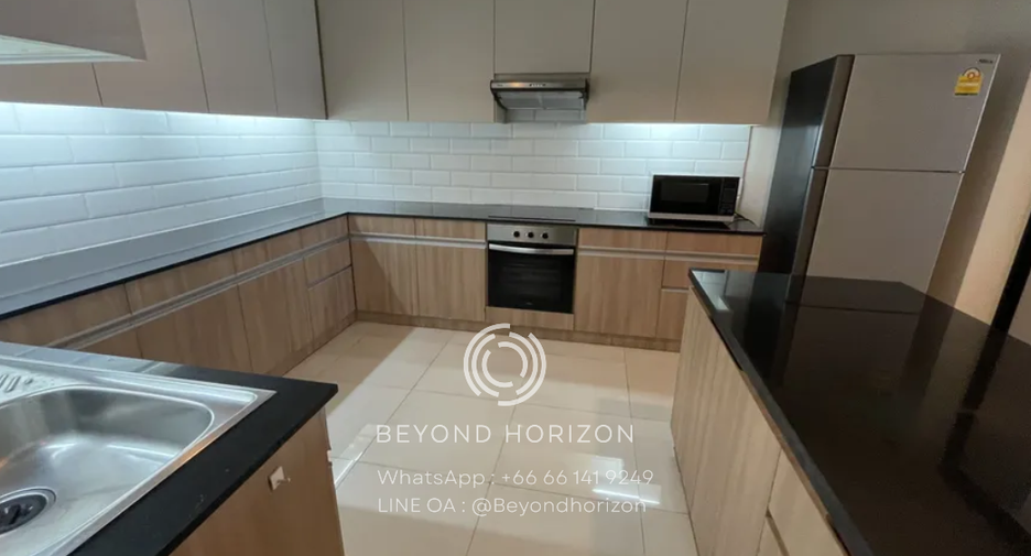 For rent 4 bedrooms condo in Watthana, Bangkok