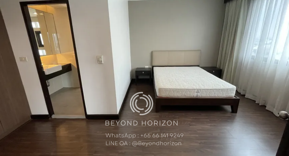 For rent 4 bedrooms condo in Watthana, Bangkok