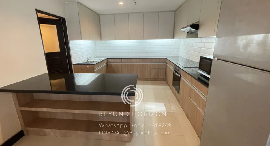 For rent 4 bedrooms condo in Watthana, Bangkok