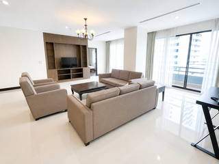 For rent 4 bedrooms condo in Watthana, Bangkok