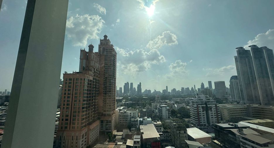 For rent 2 bedrooms condo in Khlong Toei, Bangkok
