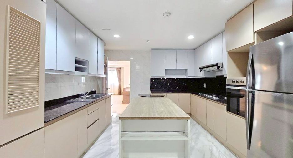 For rent 4 ベッドルーム condo in Watthana, Bangkok