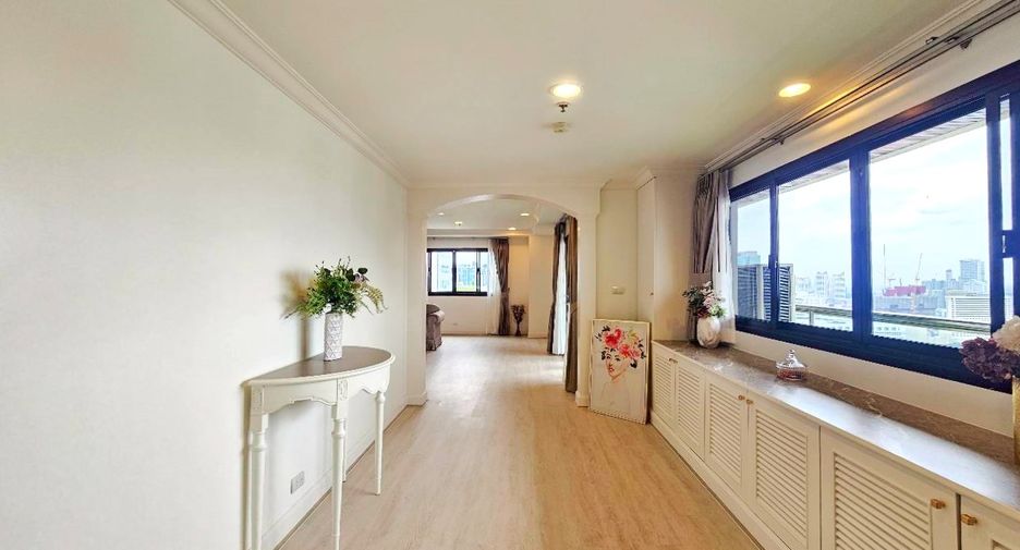 For rent 4 ベッドルーム condo in Watthana, Bangkok