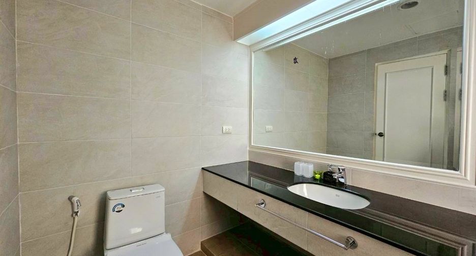 For rent 4 ベッドルーム condo in Watthana, Bangkok