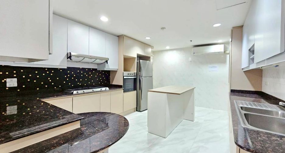 For rent 4 ベッドルーム condo in Watthana, Bangkok