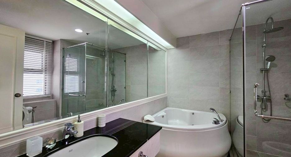 For rent 4 ベッドルーム condo in Watthana, Bangkok