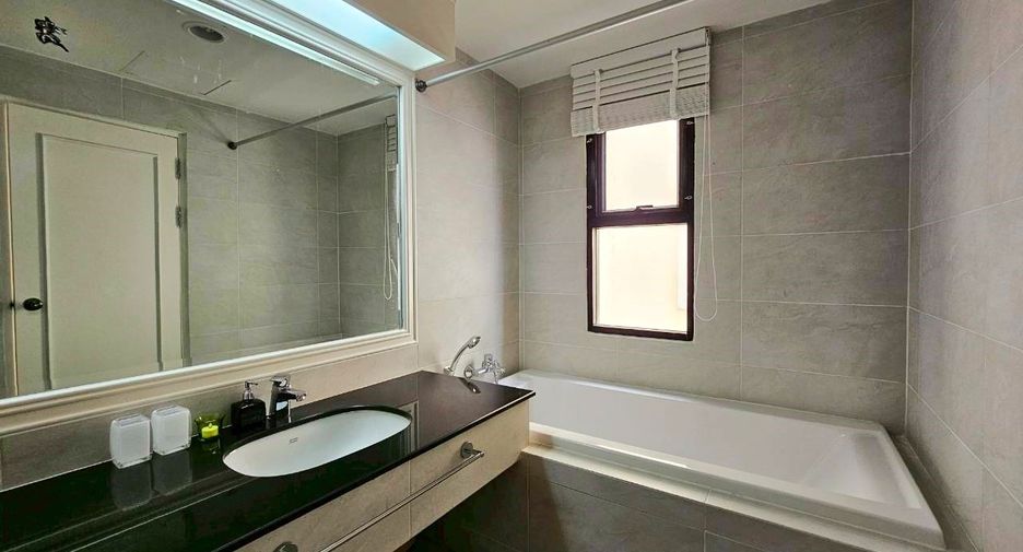 For rent 4 ベッドルーム condo in Watthana, Bangkok