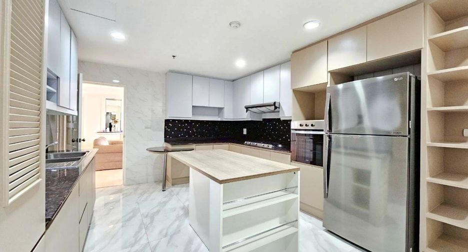 For rent 4 ベッドルーム condo in Watthana, Bangkok