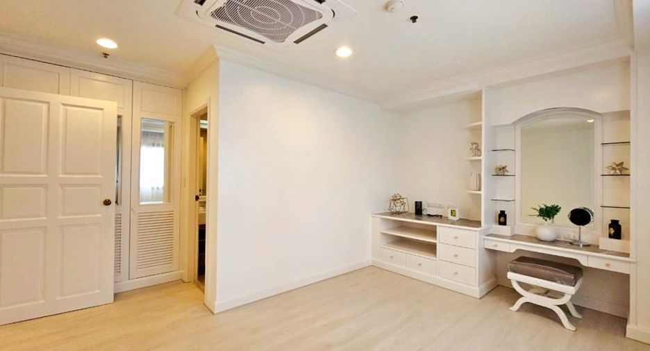 For rent 4 ベッドルーム condo in Watthana, Bangkok