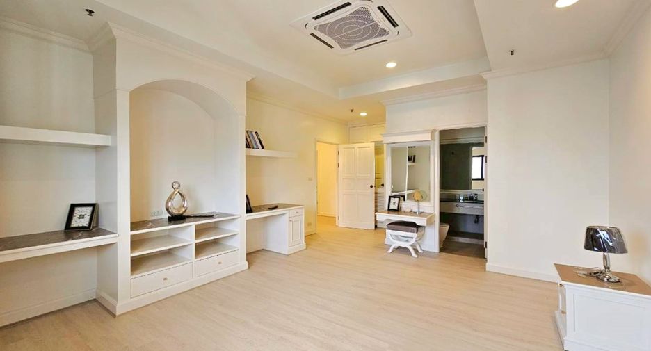 For rent 4 ベッドルーム condo in Watthana, Bangkok