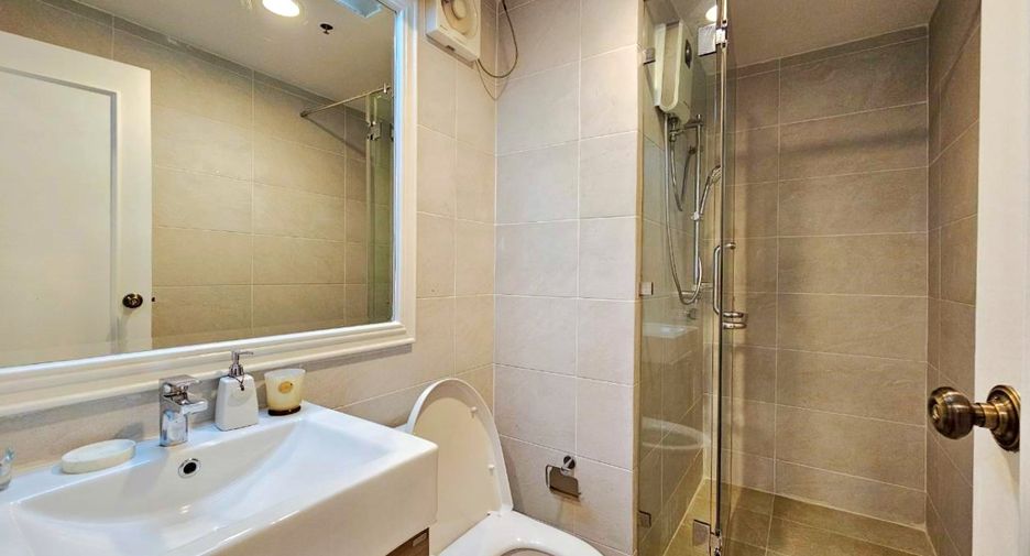 For rent 4 ベッドルーム condo in Watthana, Bangkok