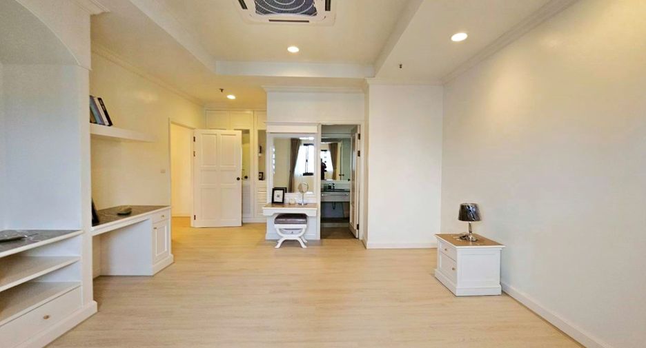 For rent 4 ベッドルーム condo in Watthana, Bangkok