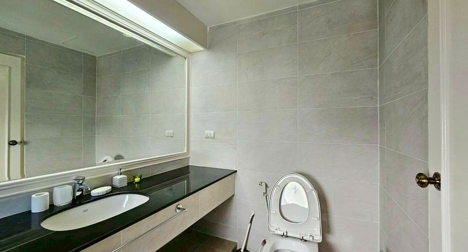 For rent 4 ベッドルーム condo in Watthana, Bangkok