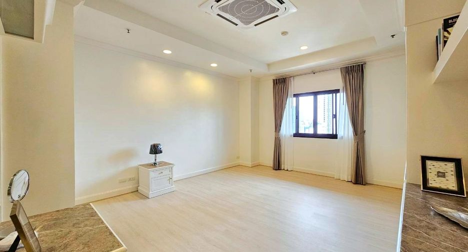 For rent 4 ベッドルーム condo in Watthana, Bangkok