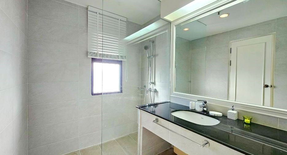 For rent 4 ベッドルーム condo in Watthana, Bangkok