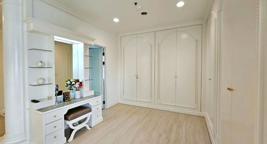 For rent 4 ベッドルーム condo in Watthana, Bangkok