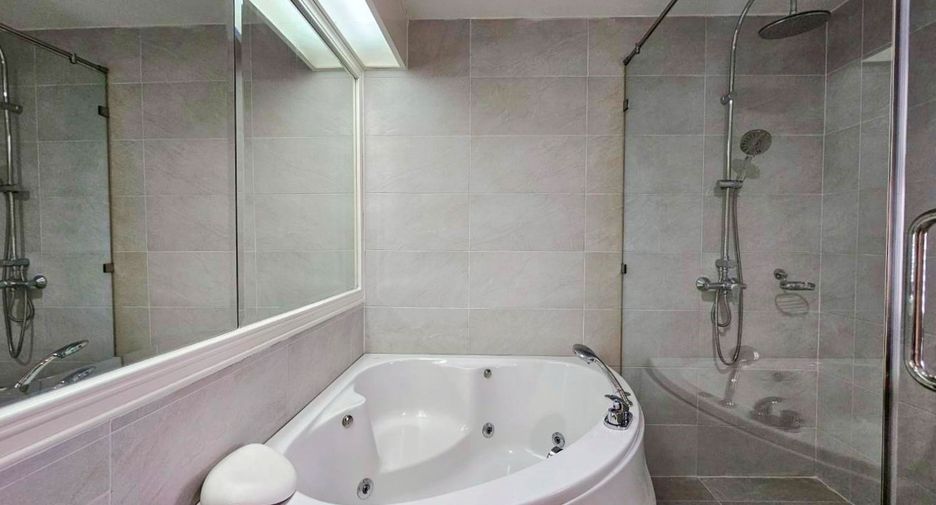 For rent 4 ベッドルーム condo in Watthana, Bangkok