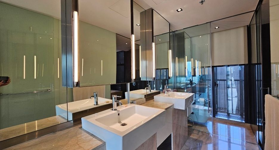 Condo en alquiler de 3 habitaciones en Sathon, Bangkok