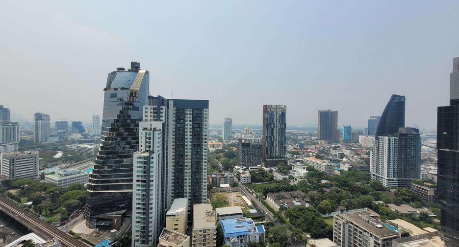 Condo en alquiler de 2 habitaciones en Khlong Toei, Bangkok
