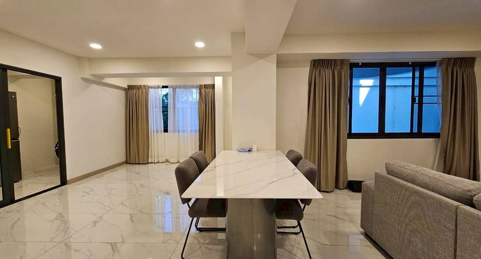 Condo en alquiler de 3 habitaciones en Watthana, Bangkok