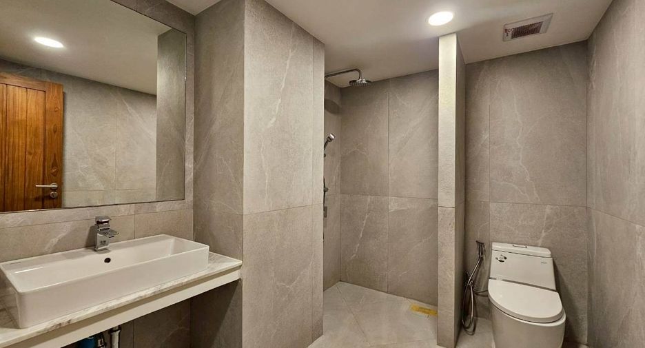 Condo en alquiler de 3 habitaciones en Watthana, Bangkok