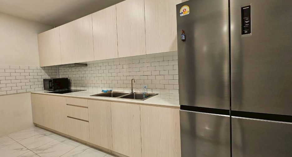 Condo en alquiler de 3 habitaciones en Watthana, Bangkok
